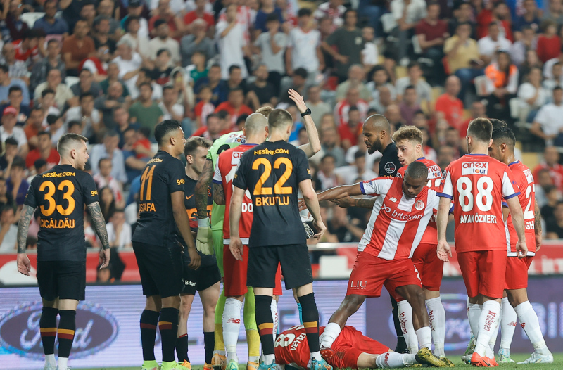 GALATASARAY HABERİ: Usta yazarlar Antalyaspor-Galatasaray maçını yorumladı!