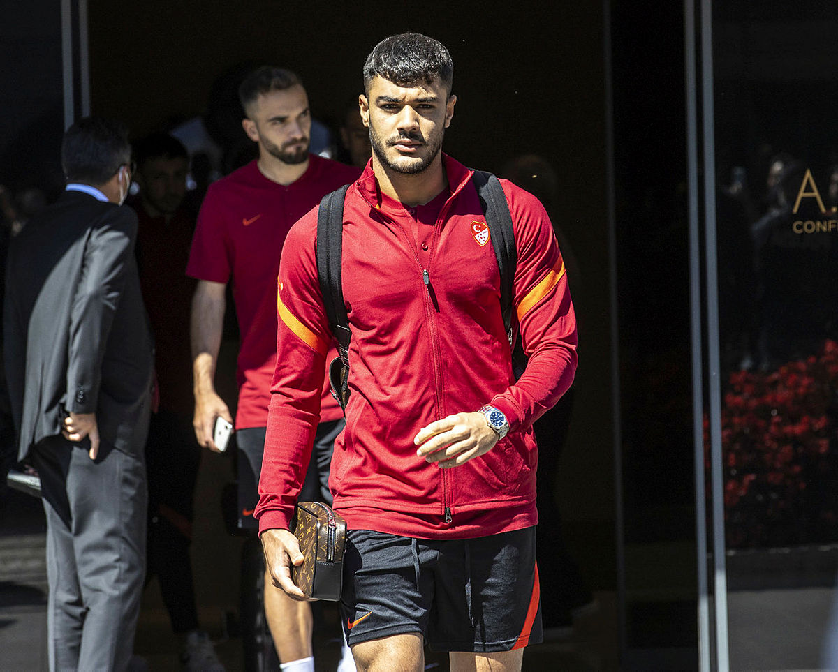 GALATASARAY HABERLERİ: Flaş transfer hamlesi! Ozan Kabak yuvaya dönüyor
