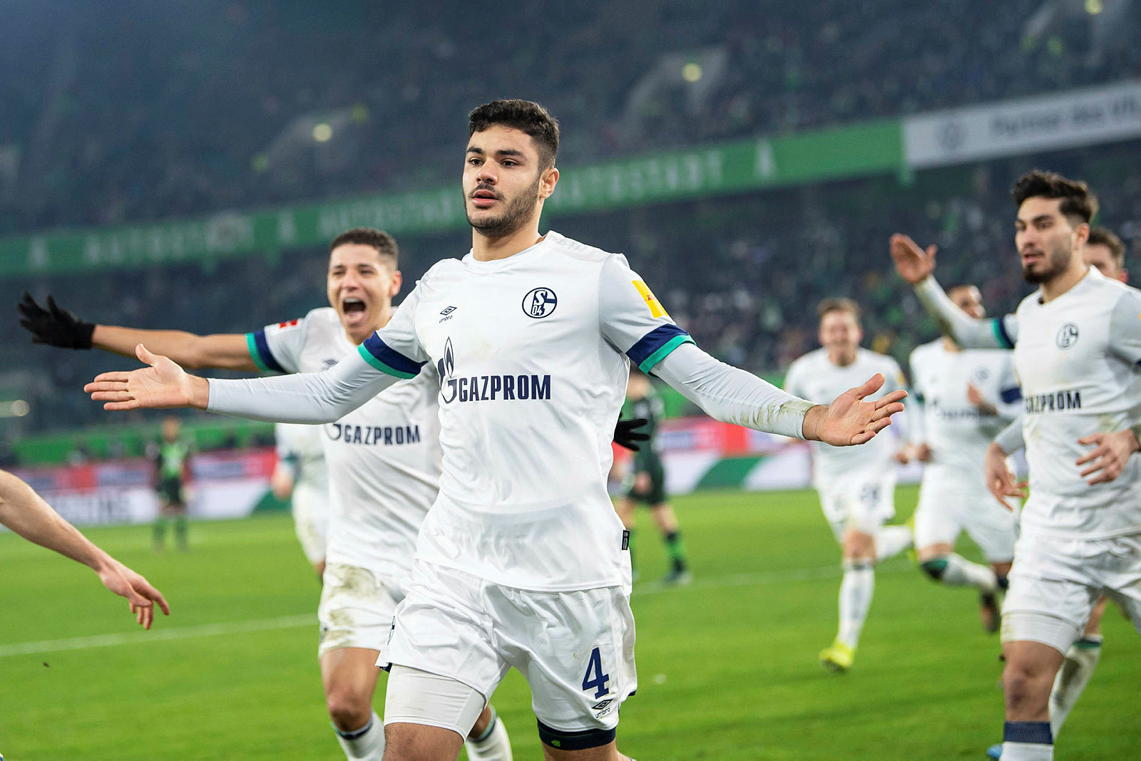GALATASARAY HABERLERİ: Flaş transfer hamlesi! Ozan Kabak yuvaya dönüyor