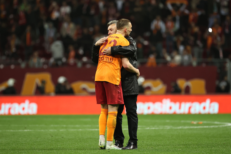 GALATASARAY HABERLERİ: Berkan Kutlu’dan beklenmedik hareket! Galatasaray’ı sildi