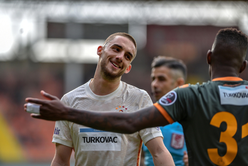 GALATASARAY HABERLERİ: Berkan Kutlu’dan beklenmedik hareket! Galatasaray’ı sildi