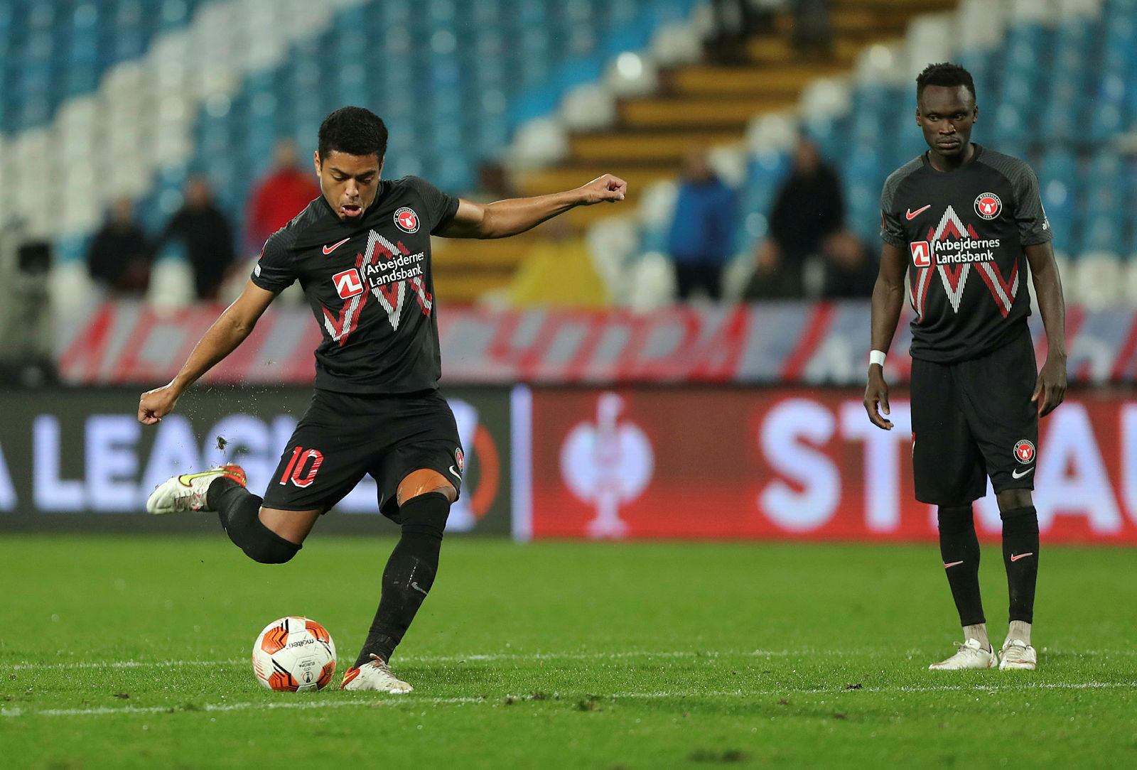 GALATASARAY TRANSFER HABERLERİ: G.Saray için bomba iddia! Evander’in açıklanmamasının nedeni Oscar