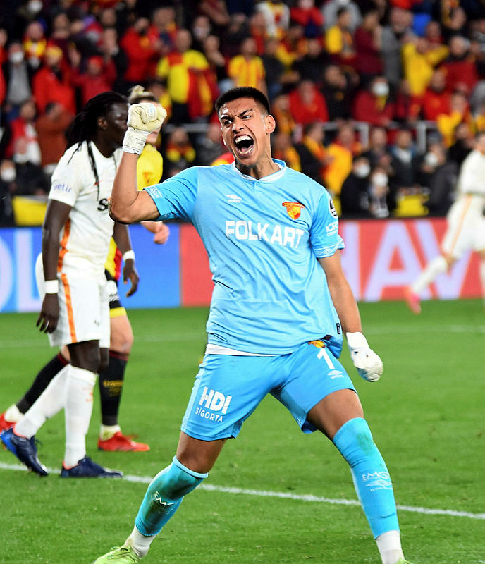 Fenerbahçe’de Emir Ortakaya’nın sözleşmesi 5 yıl uzatıldı ve Göztepe’ye kiralandı