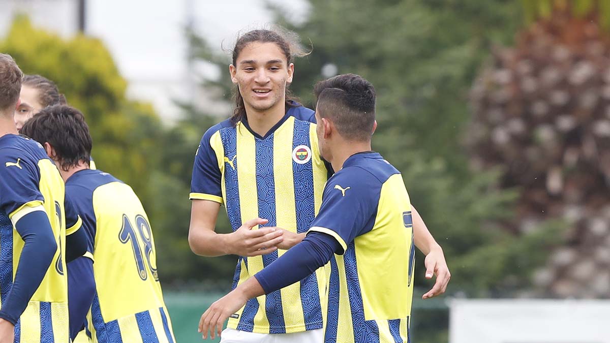 Fenerbahçe’de Emir Ortakaya’nın sözleşmesi 5 yıl uzatıldı ve Göztepe’ye kiralandı