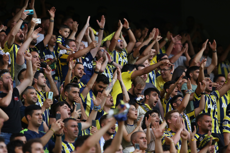 UEFA’dan Fenerbahçe’ye kısmi seyircisiz oynama cezası!