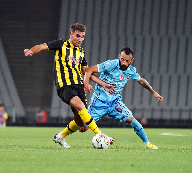 İstanbulspor Trabzonspor maçı sonrası o isme büyük övgü! Çalışkanlığıyla öne çıktı