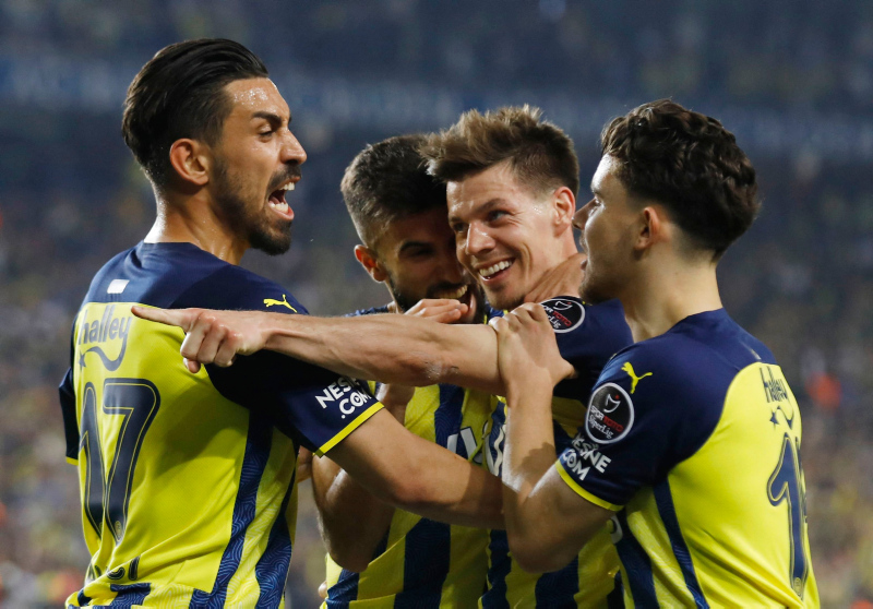 TRABZONSPOR HABERLERİ: Sürpriz transfer hamlesi! Fenerbahçeli yıldız Fırtına’ya