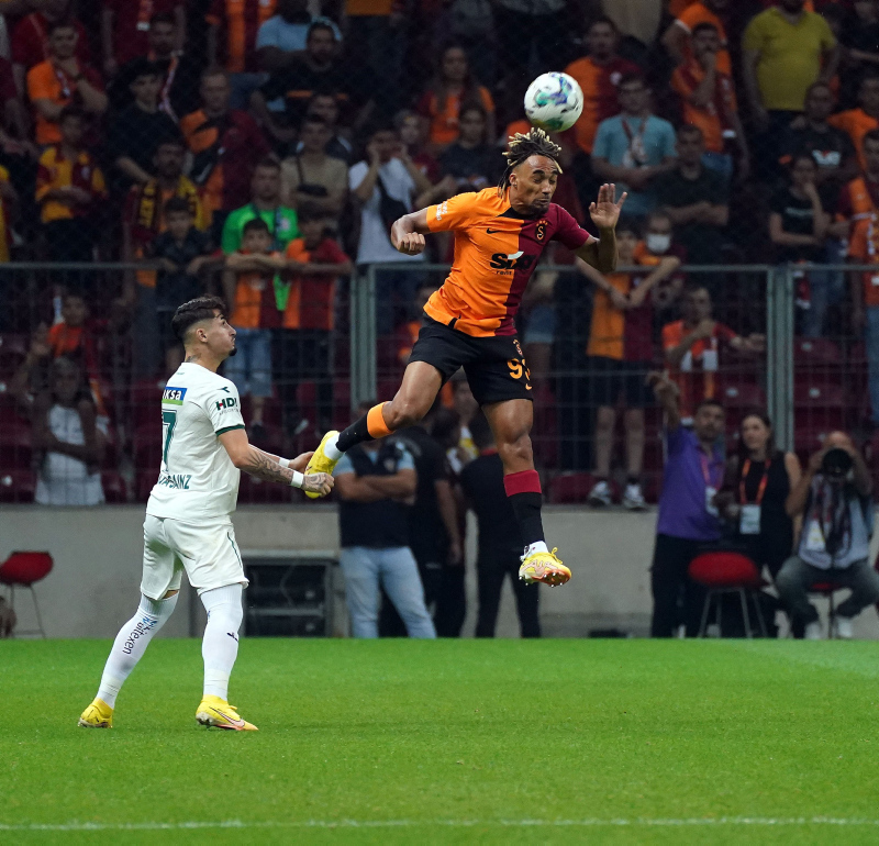 Usta yazarlar Galatasaray - Giresunspor maçını yorumladı! Okan Buruk maçı tek başına yönetmeli