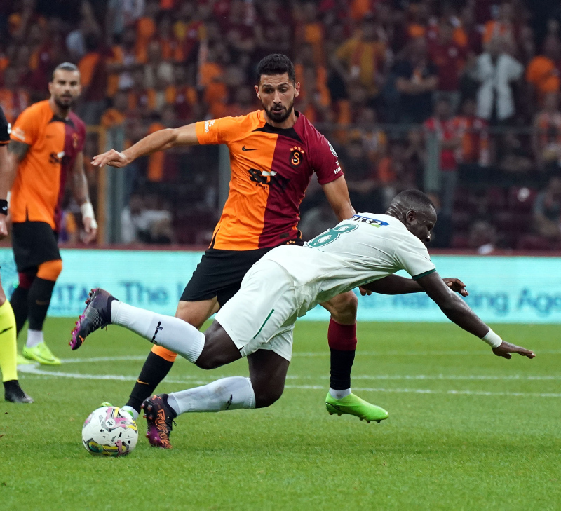 Usta yazarlar Galatasaray - Giresunspor maçını yorumladı! Okan Buruk maçı tek başına yönetmeli