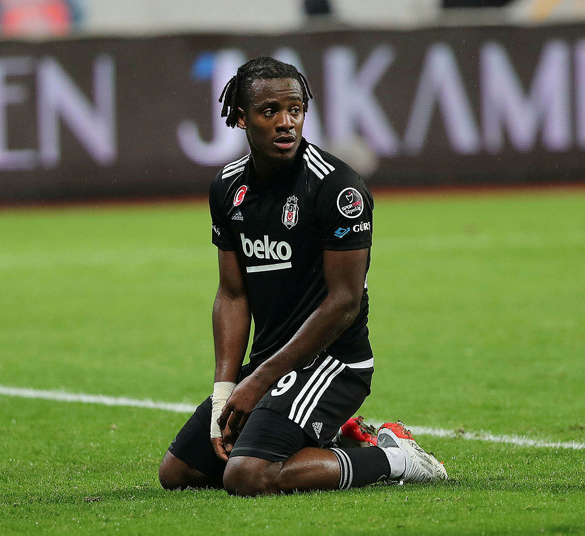 Fenerbahçe ilgileniyordu! Michy Batshuayi’nin evrakları yetişmedi