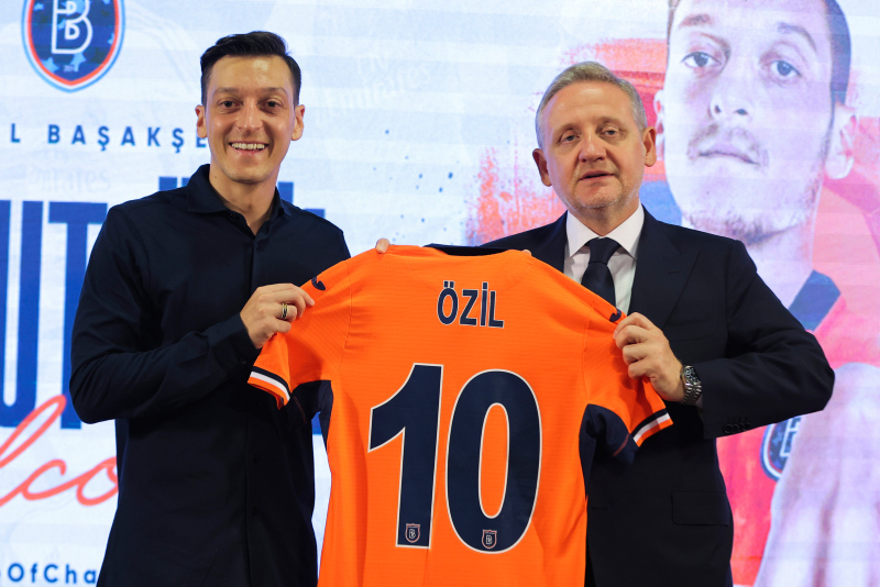 TRANSFER HABERLERİ - Başakşehir’in yıldızı Mesut Özil için ilginç iddia! Yeni takımı...