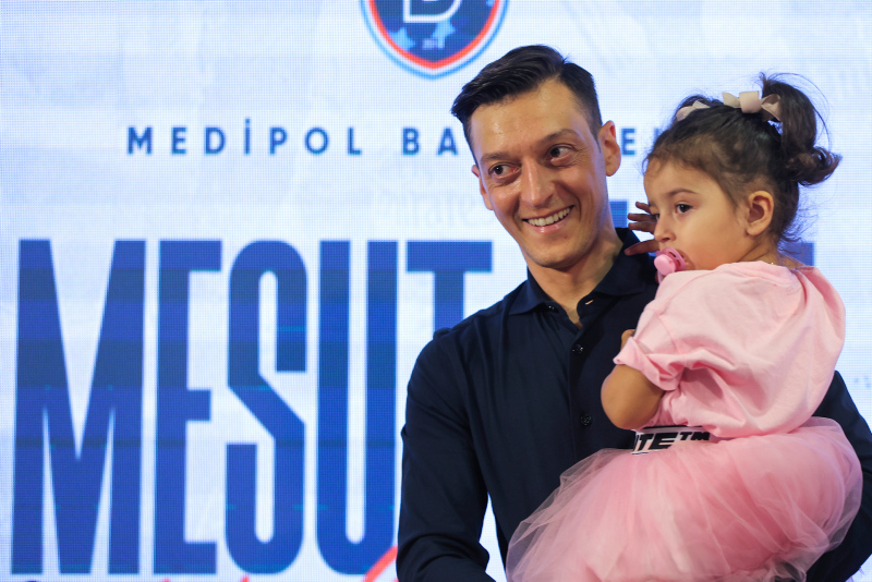 TRANSFER HABERLERİ - Başakşehir’in yıldızı Mesut Özil için ilginç iddia! Yeni takımı...