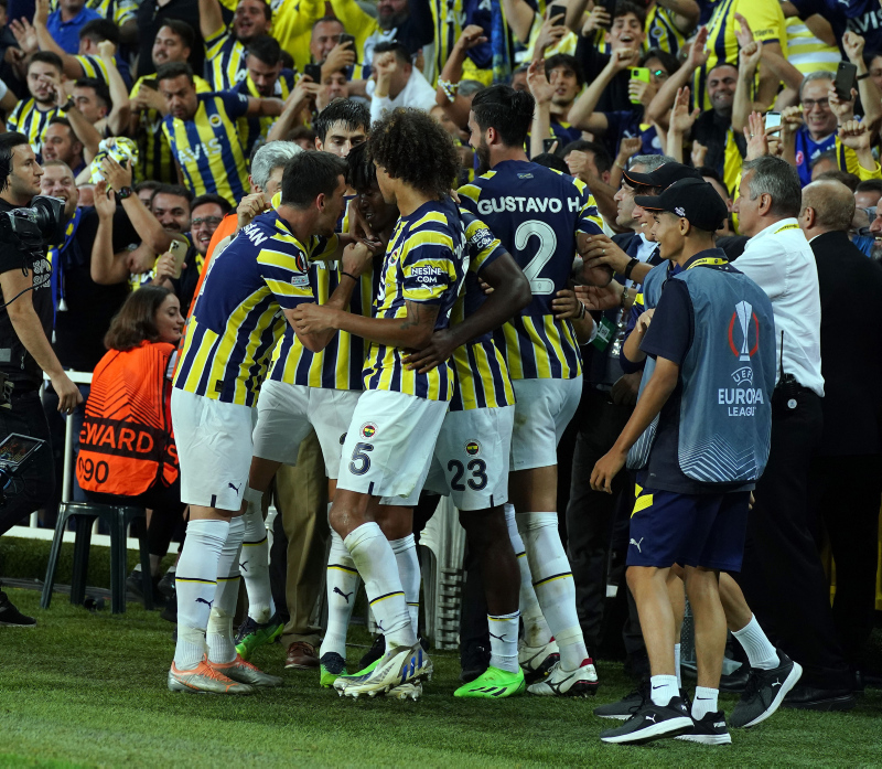Fenerbahçe’de Mert Hakan Yandaş Dinamo Kiev maçında çılgına döndü! İşte o anlar