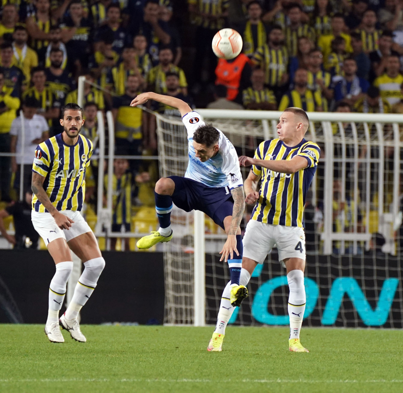 Fenerbahçe’de Mert Hakan Yandaş Dinamo Kiev maçında çılgına döndü! İşte o anlar