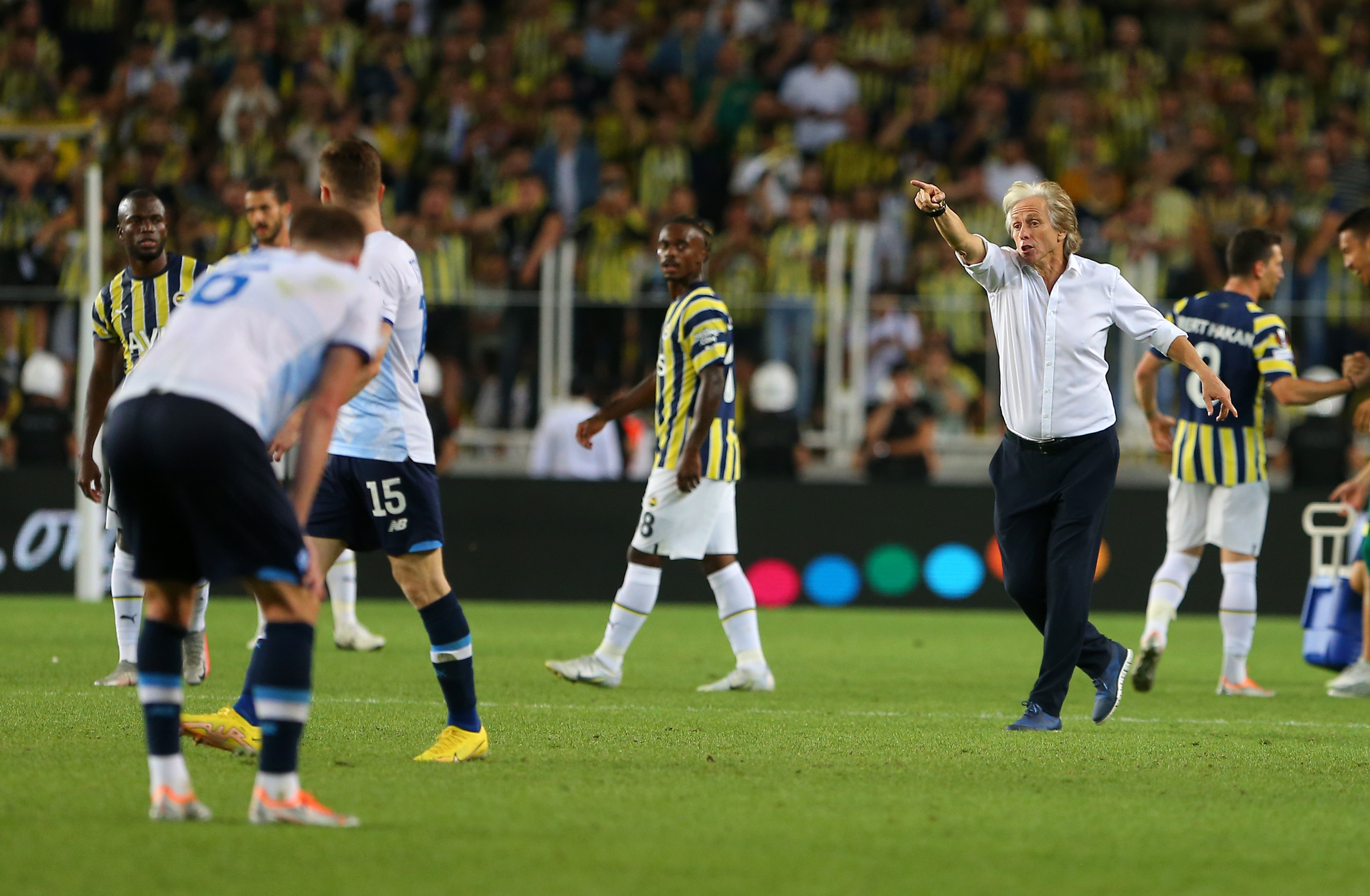 Fenerbahçe Teknik Direktörü Jorge Jesus’tan Dinamo Kiev kalecisi Bushchan’a olay tepki!