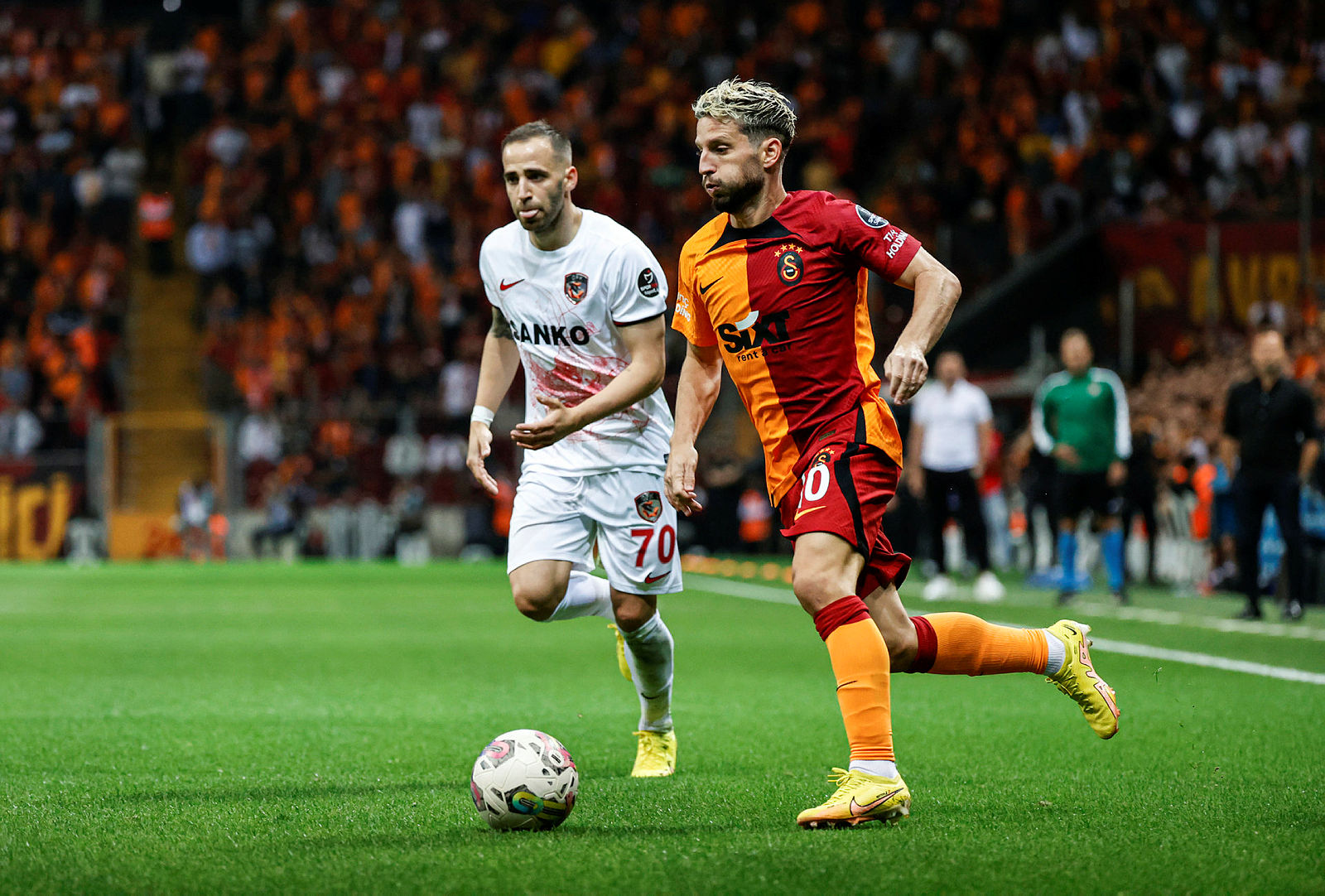 GALATASARAY HABERLERİ | Bambaşka Cimbom! 18 ayrılık, 13 yeni imza...