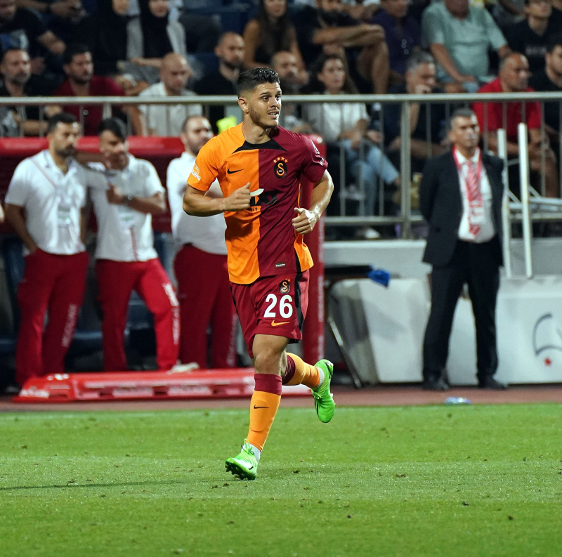 Zeki Uzundurukan’dan Galatasaray’a övgü dolu sözler: Yavaş yavaş ritmini buluyor!