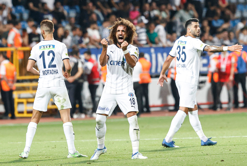 Zeki Uzundurukan’dan Galatasaray’a övgü dolu sözler: Yavaş yavaş ritmini buluyor!
