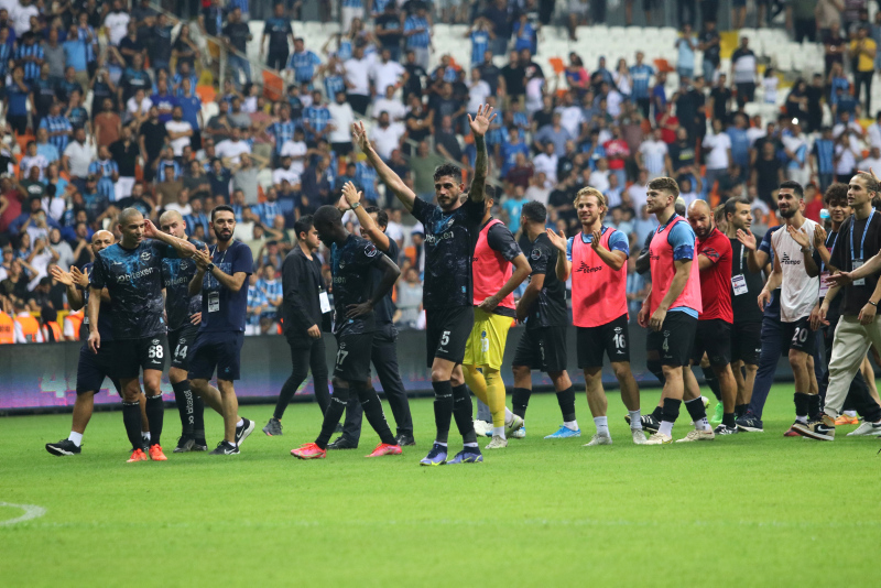 Ahmet Çakar’dan penaltı yorumu! Top kollarının arasında gidip geliyor