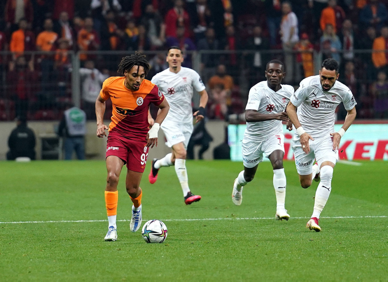 GALATASARAY HABERLERİ - Dünya Kupası öncesi Sacha Boey için kritik karar!