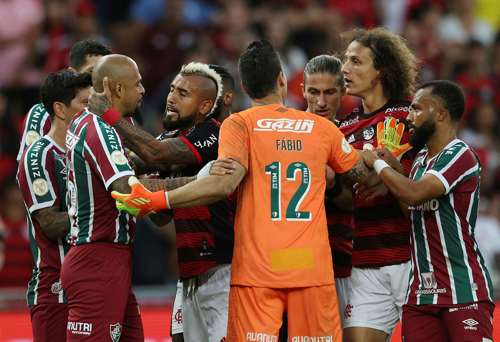 Felipe Melo ve David Luiz Flamengo - Fluminense maçında birbirine girdi!