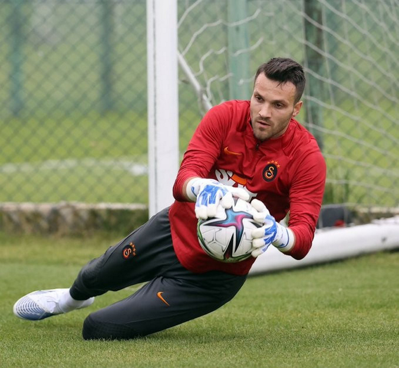 GALATASARAY HABERLERİ | G.Saray’da gündem ’yerli krizi’ İşte Okan Buruk’un kafasındaki 3 formül