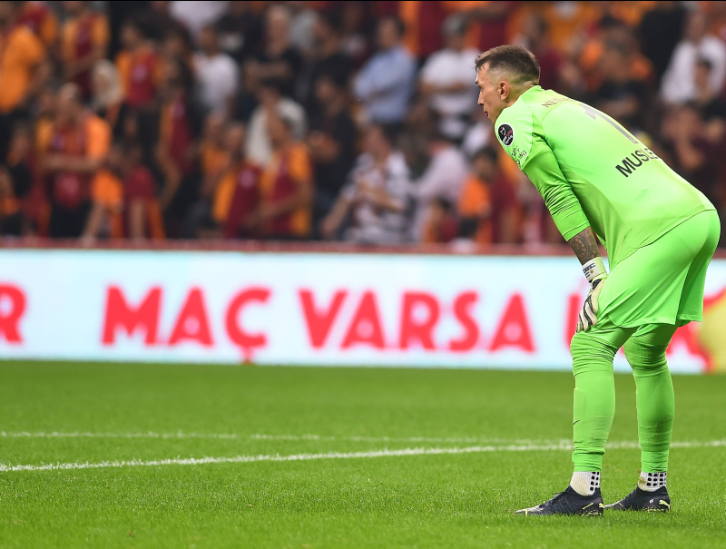 Galatasaray’da Muslera’dan ayrılık sinyali! Emekli olmak istediği takımı açıkladı