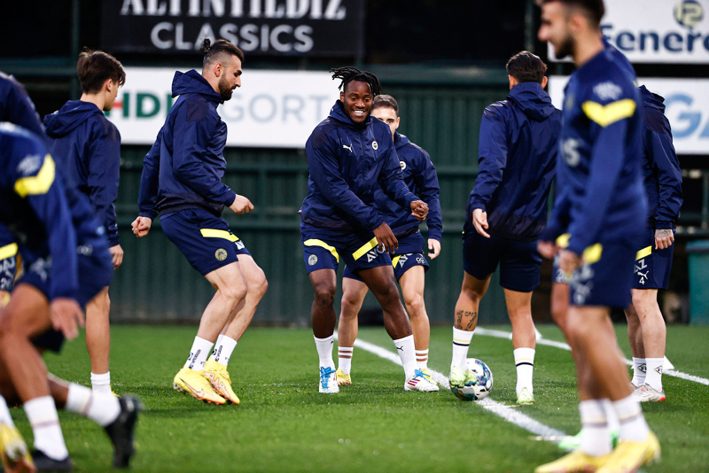 FENERBAHÇE HABERLERİ: Jorge Jesus’tan oyuncularına uyarı! AEK Larnaca maçında...