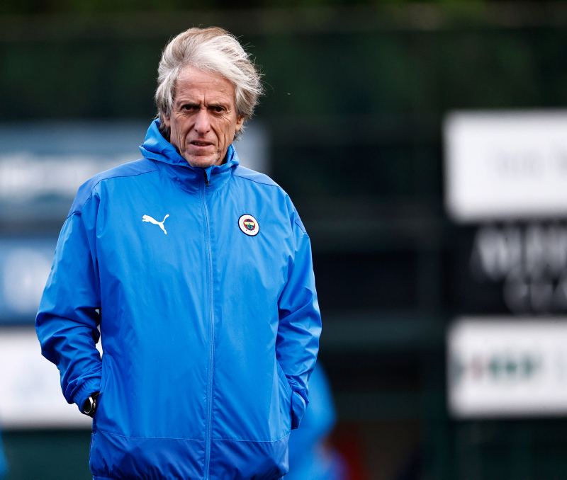 FENERBAHÇE HABERLERİ: Jorge Jesus’tan oyuncularına uyarı! AEK Larnaca maçında...