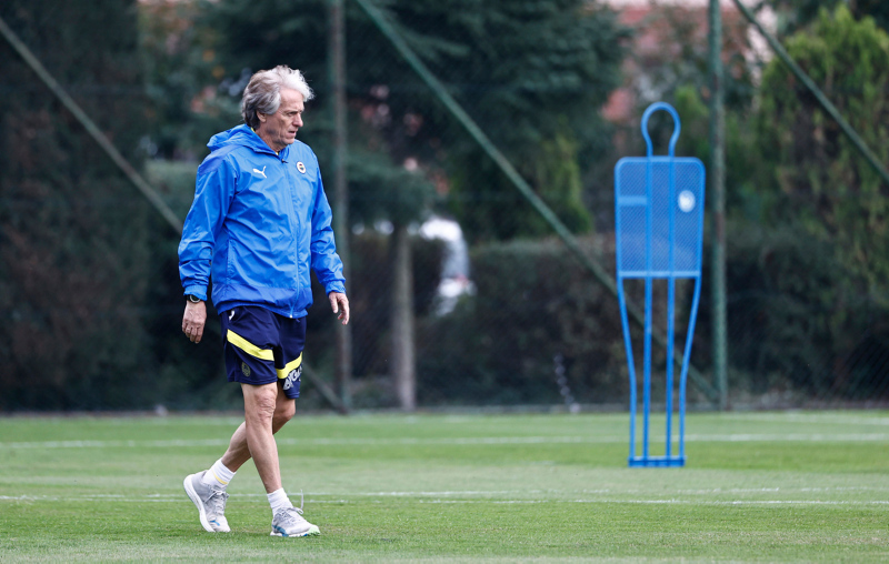 FENERBAHÇE HABERLERİ: Jorge Jesus’tan oyuncularına uyarı! AEK Larnaca maçında...