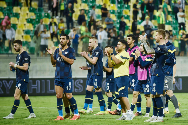 AEK Larnaca - Fenerbahçe maçı Avrupa’da gündem oldu! İşte atılan manşetler