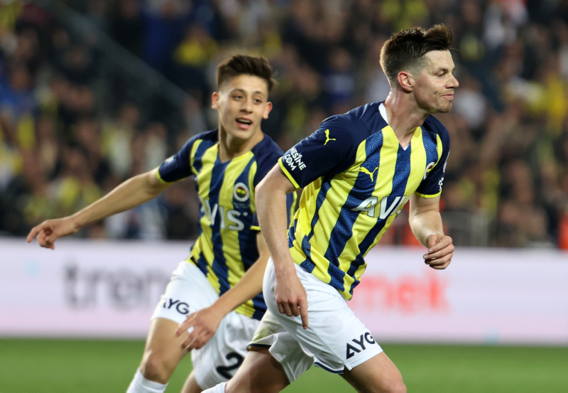 Fenerbahçe’de 2+1 yıllık imza! Menajeri İstanbul’a geliyor