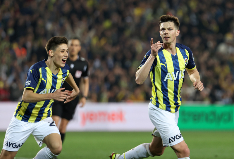 Fenerbahçe’de 2+1 yıllık imza! Menajeri İstanbul’a geliyor