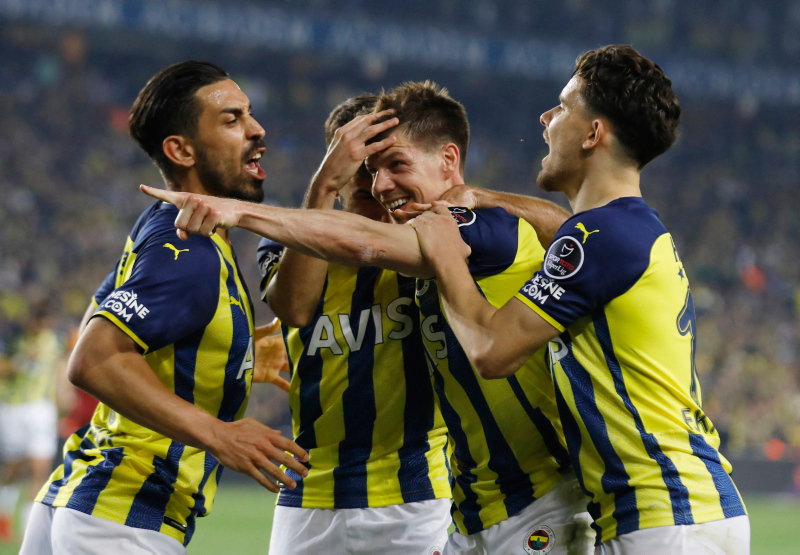Fenerbahçe’de 2+1 yıllık imza! Menajeri İstanbul’a geliyor