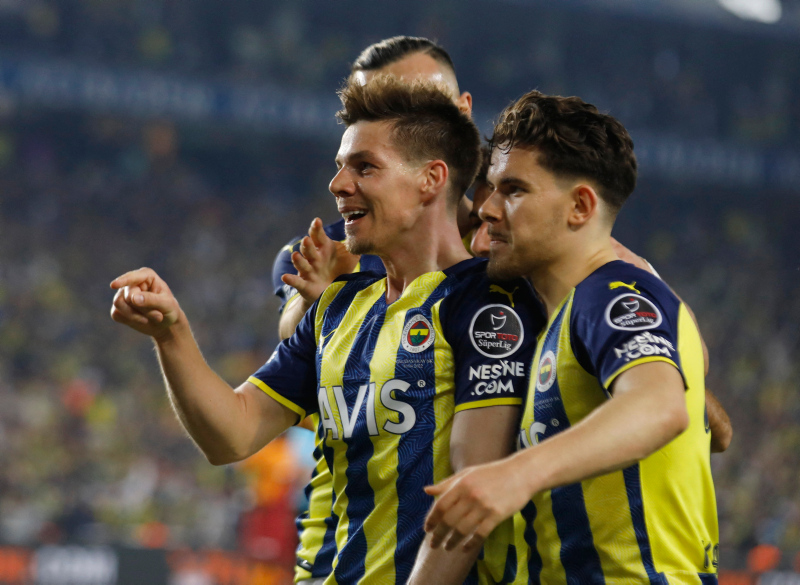 Fenerbahçe’de 2+1 yıllık imza! Menajeri İstanbul’a geliyor