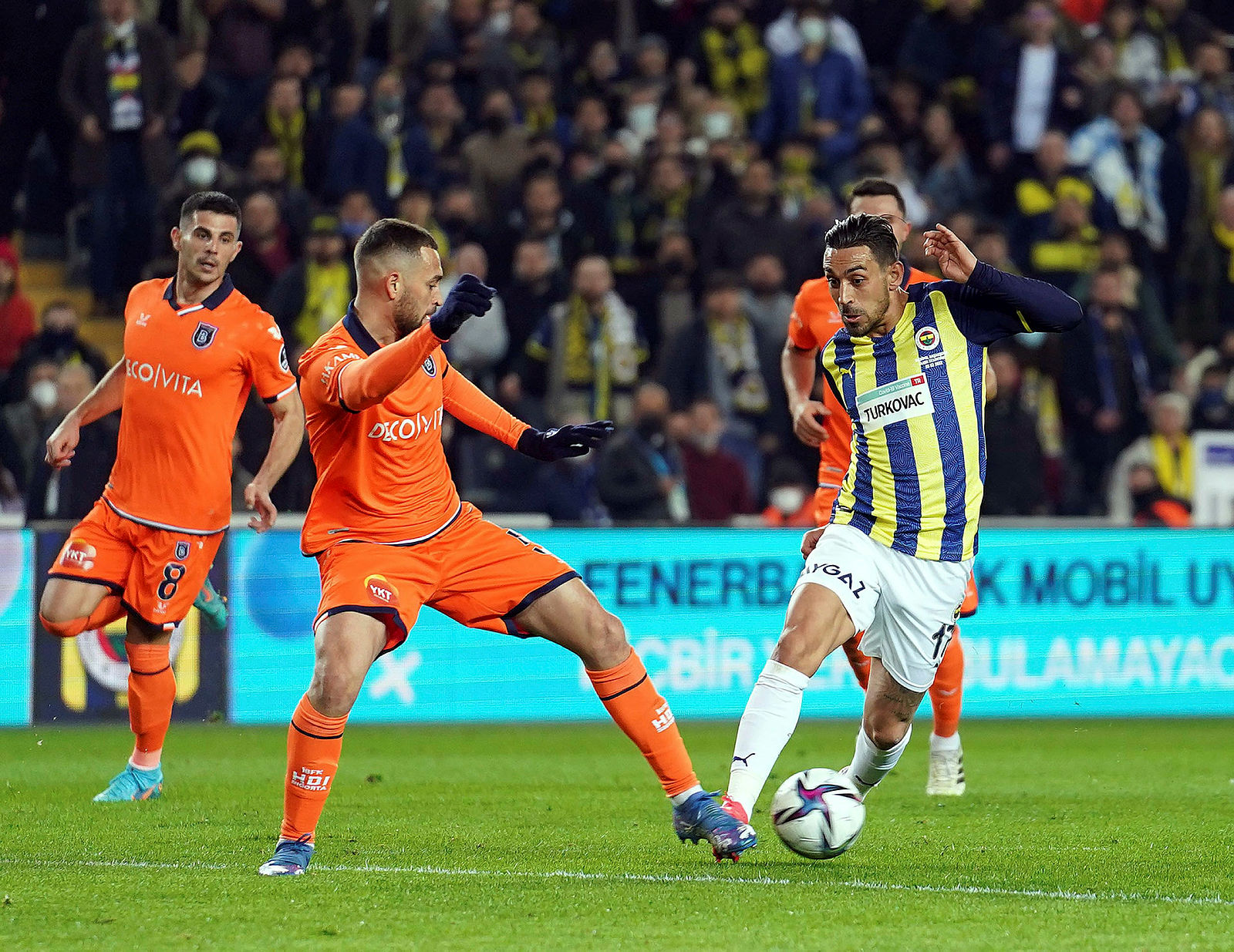 Fenerbahçe ve Galatasaray arasında mail tartışması!