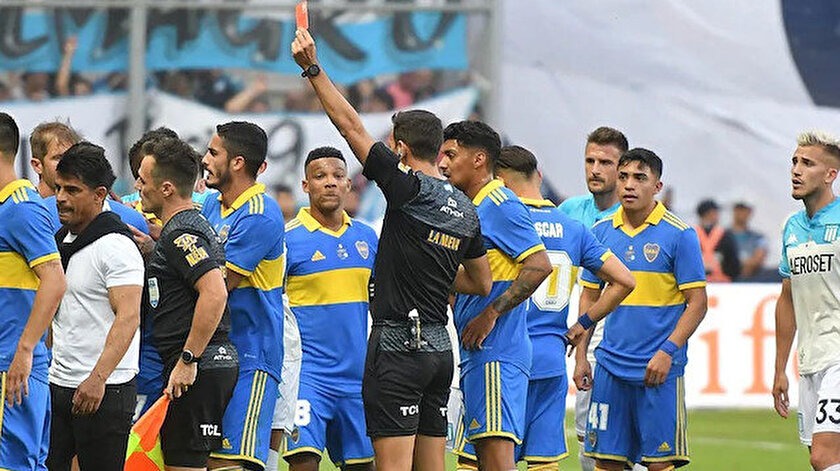 Boca Juniors - Racing Club maçında ortalık savaş alanına döndü! Tam 11 kırmızı kart