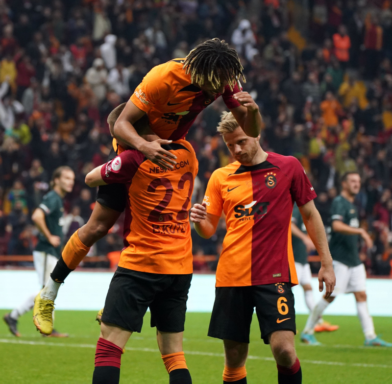 Spor yazarları Galatasaray-Ofspor maçını yorumladı!