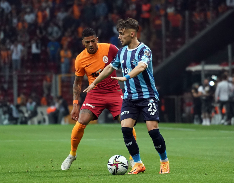 Galatasaray’da Yunus Akgün’e sürpriz talip!