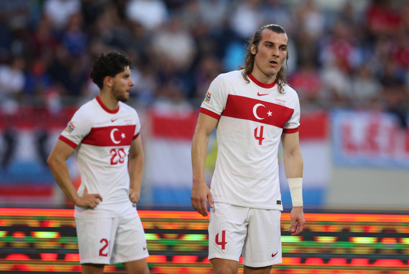 TRANSFER HABERİ: Çağlar Söyüncü imzayı atıyor! Fenerbahçe...