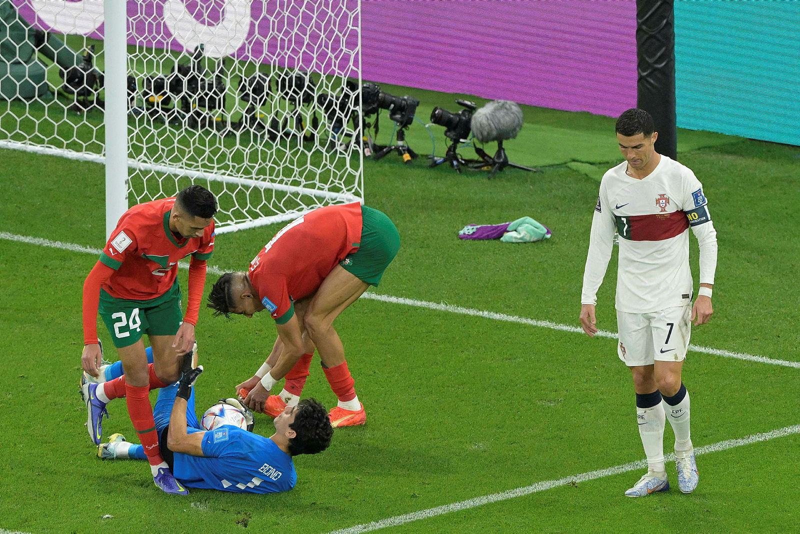 Cristiano Ronaldo Fas - Portekiz maçı sonrası gözyaşlarını tutamadı! İşte o görüntüler