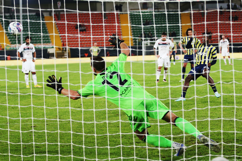 Emre Bol Fenerbahçe-Salernitana maçını değerlendirdi! İzlemeye doyamıyor insan...