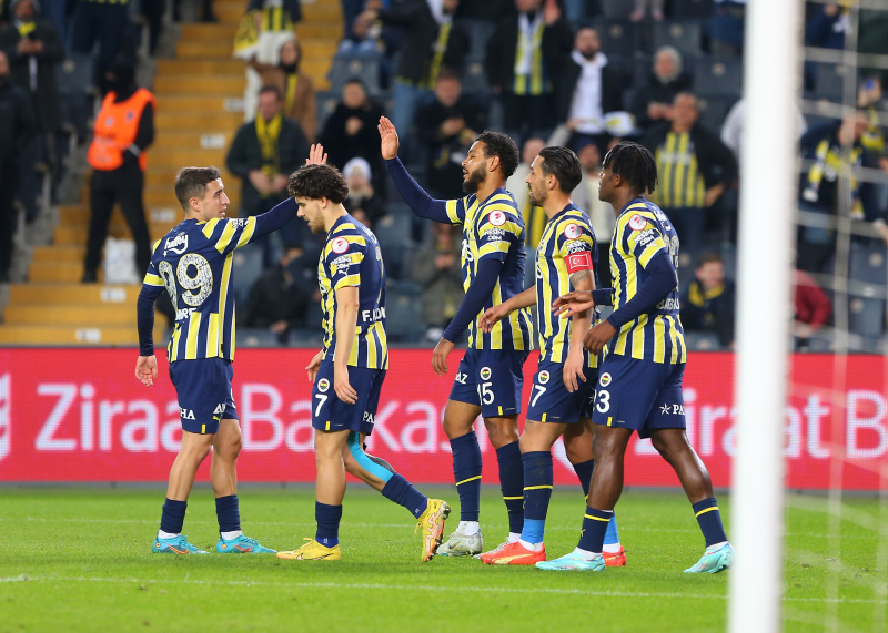Fenerbahçe’de stoper transferinde liste kabarık! İşte o isimler