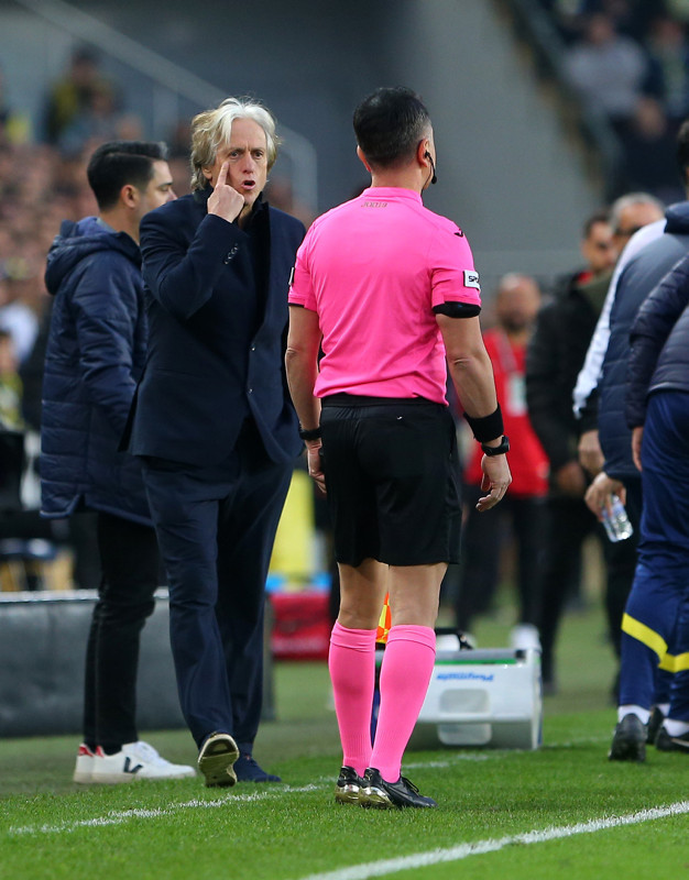 Fenerbahçe’de Jorge Jesus’tan Trabzonspor derbisi sonrası uyarı!