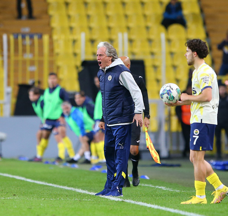 Fenerbahçe’de Jorge Jesus’tan Trabzonspor derbisi sonrası uyarı!