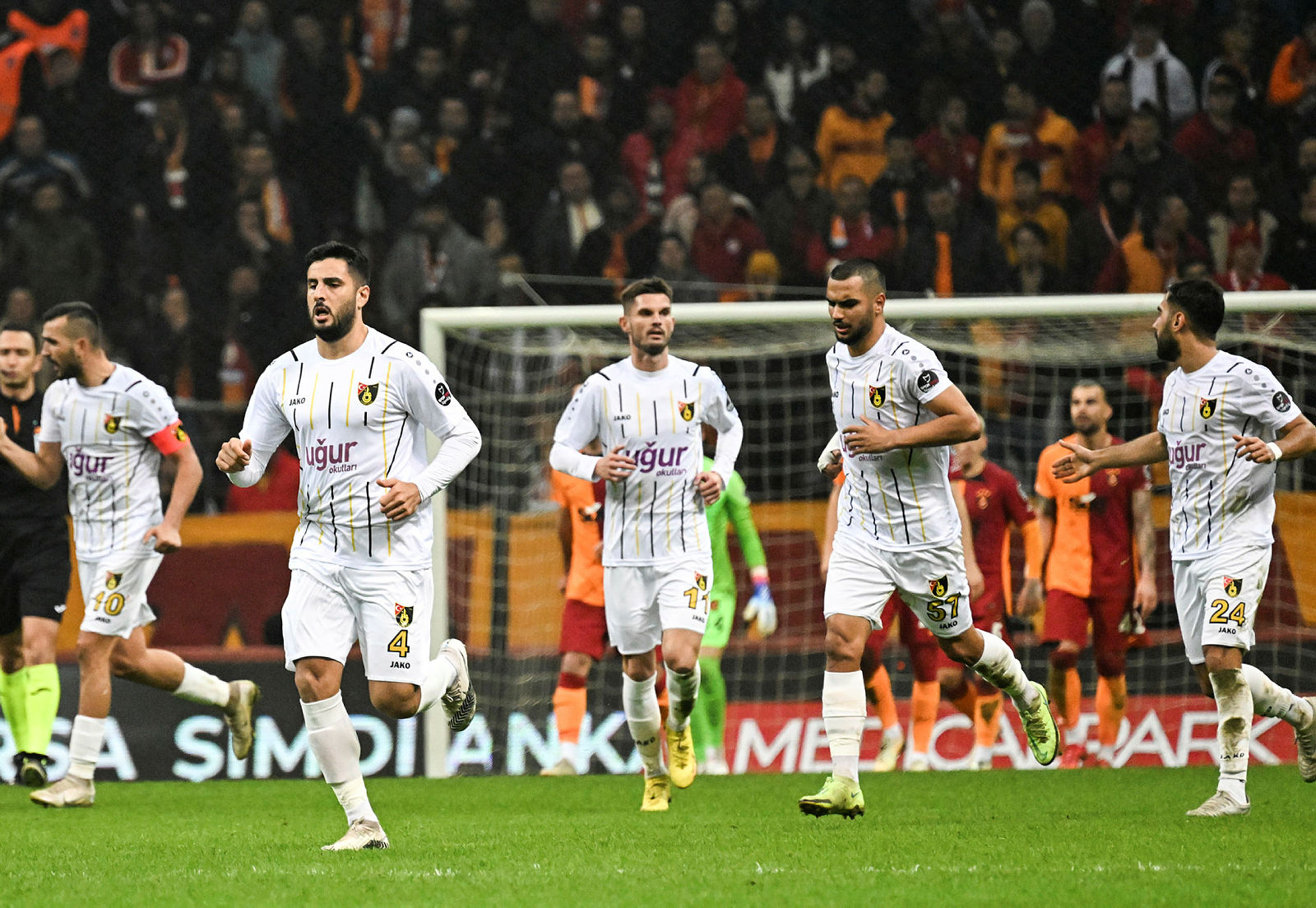 Spor yazarları Galatasaray-İstanbulspor karşılaşmasını değerlendirdi!