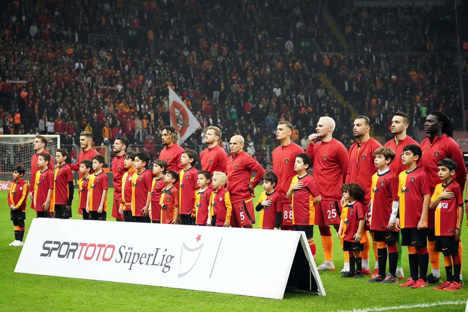 Spor yazarları Galatasaray-İstanbulspor karşılaşmasını değerlendirdi!