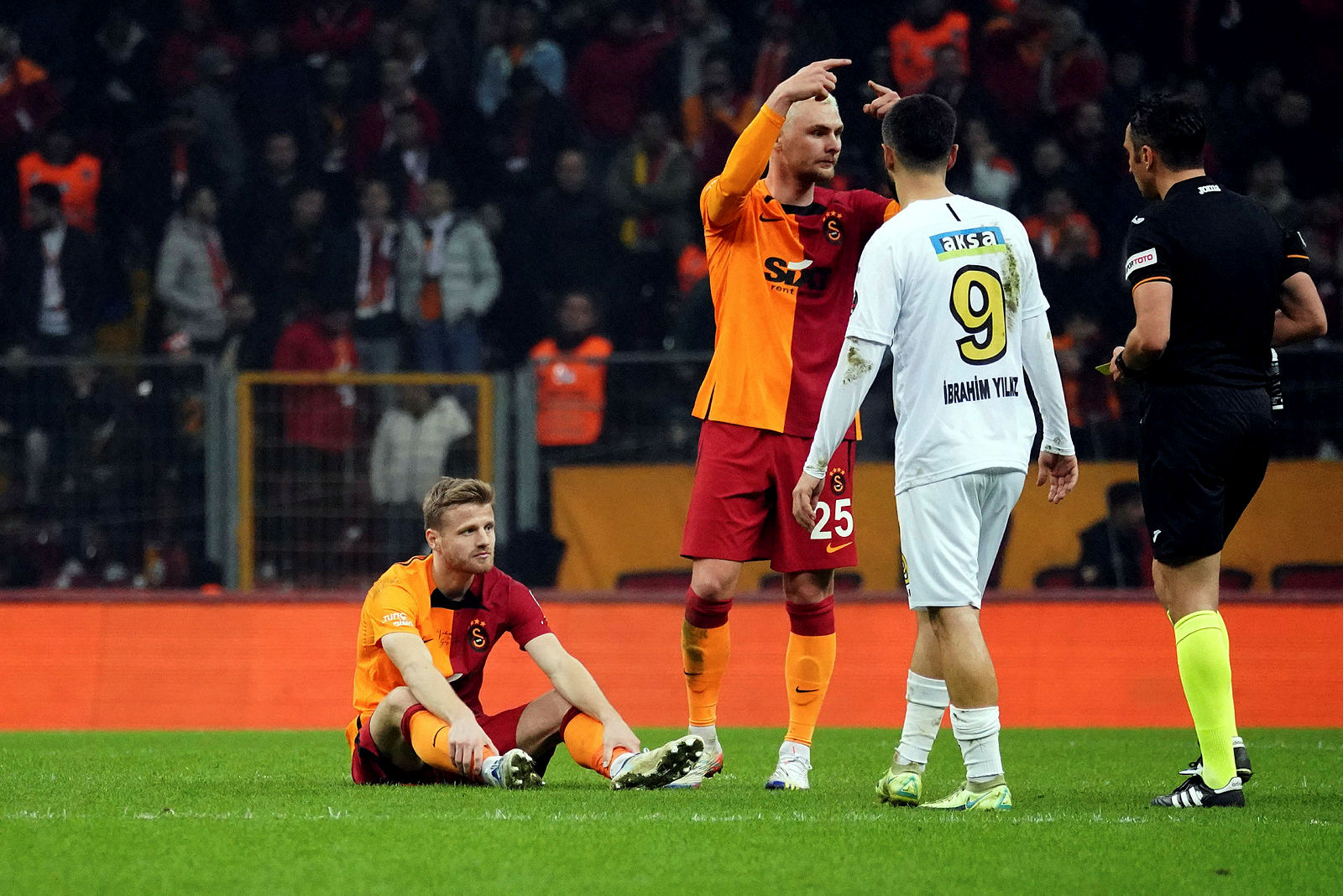 Spor yazarları Galatasaray-İstanbulspor karşılaşmasını değerlendirdi!