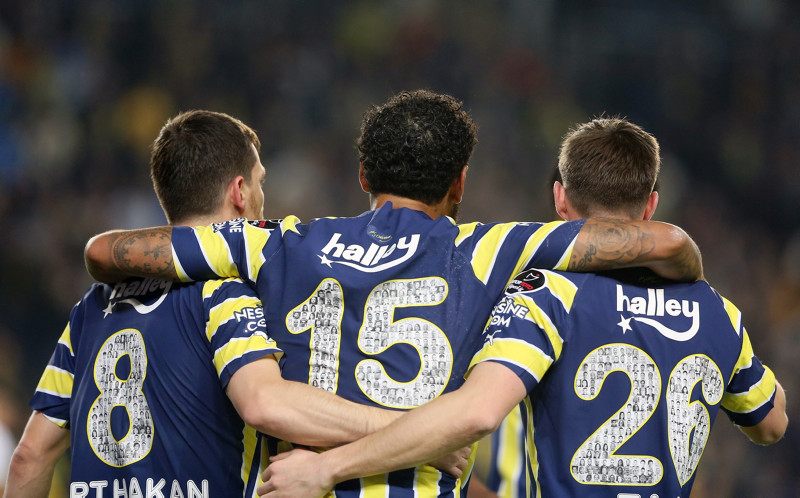 TRANSFER HABERİ: Fenerbahçe’ye 2.06’lık stoper! Sözleşme detayları ortaya çıktı