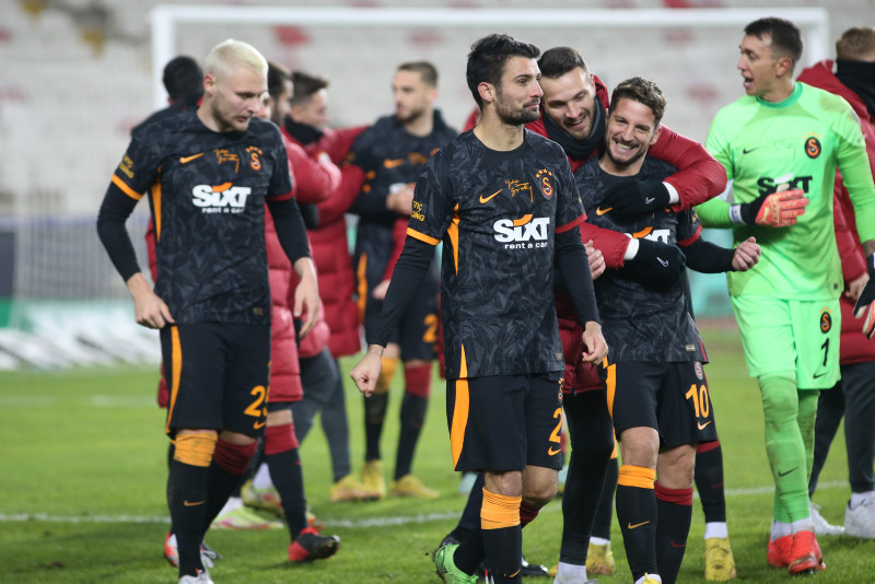 Sivasspor Galatasaray maçındaki VAR konuşması ortaya çıktı! Sen golü verme...